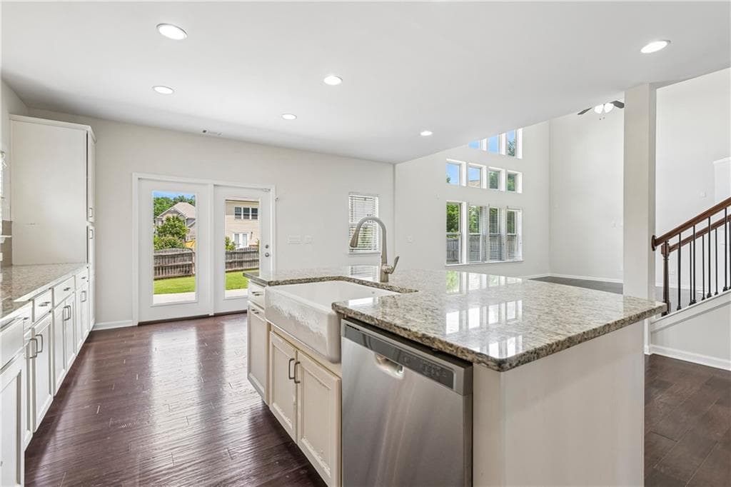 4 bedroom, 3 bathroom, 2,989 sq ft single family residence under contract at 5155 Northview Lake, Cumming, GA 30040 — photo 6