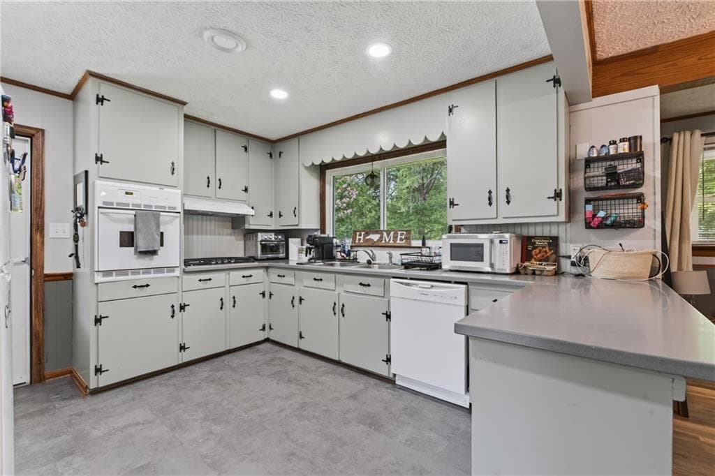 2 bedroom, 2 bathroom, 1,218 sq ft single family residence for sale at 14 Don Drive, Rome, GA 30165 — photo 6