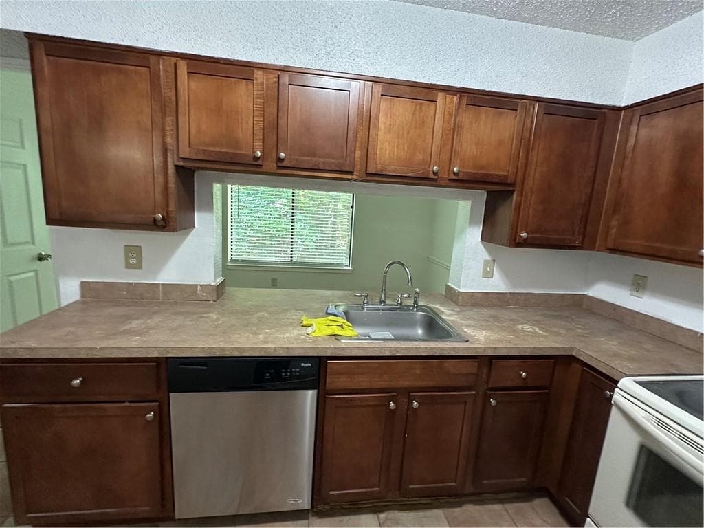 2 bedroom, 2 bathroom, 1,275 sq ft condominium for sale at 913 Seasons Parkway, Norcross, GA 30093 — photo 3