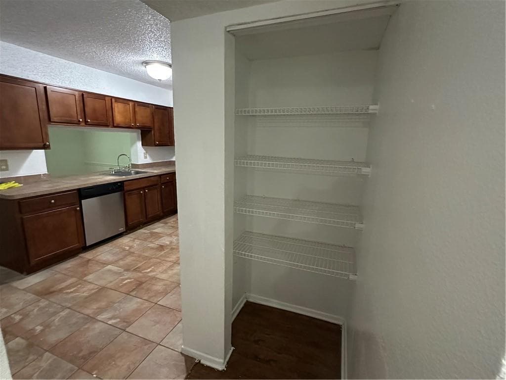 2 bedroom, 2 bathroom, 1,275 sq ft condominium for sale at 913 Seasons Parkway, Norcross, GA 30093 — photo 4