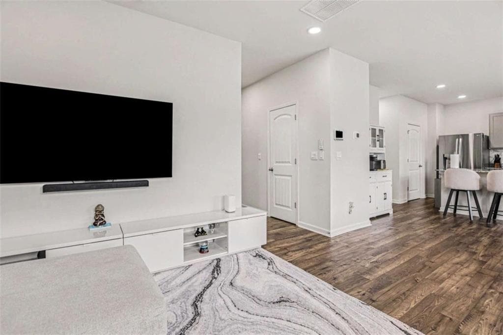 4 bedroom, 3 bathroom, 2,210 sq ft single family residence under contract at 8236 Castleton Drive, Fairburn, GA 30213 — photo 7