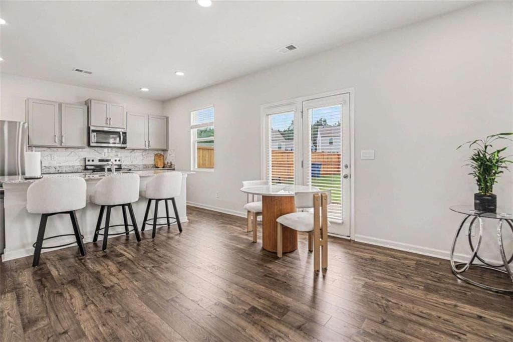 4 bedroom, 3 bathroom, 2,210 sq ft single family residence under contract at 8236 Castleton Drive, Fairburn, GA 30213 — photo 8