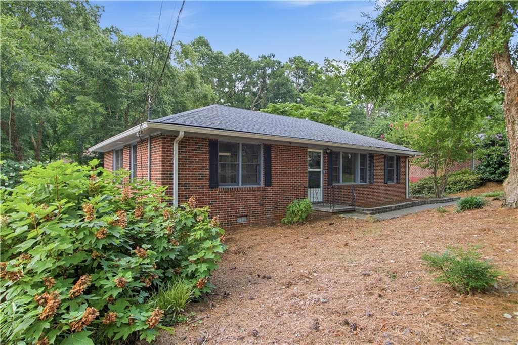 3 bedroom, 2 bathroom, 1,687 sq ft single family residence for sale at 106 Larose Circle, Marietta, GA 30060 — photo 2