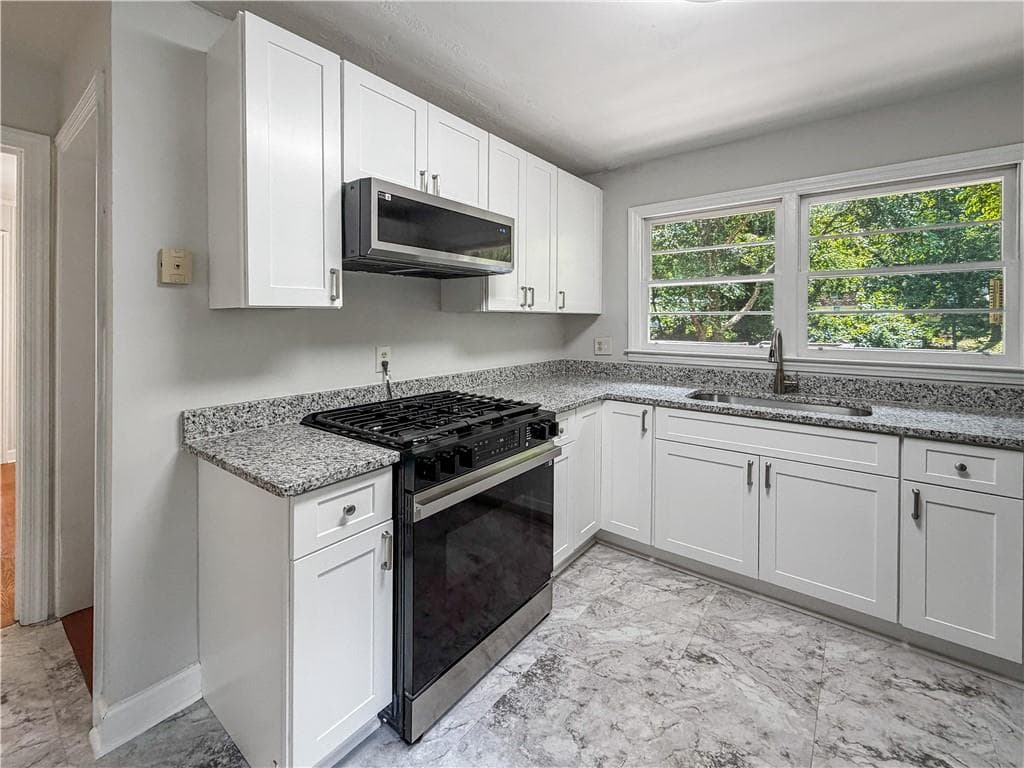 3 bedroom, 2 bathroom, 1,687 sq ft single family residence for sale at 106 Larose Circle, Marietta, GA 30060 — photo 5