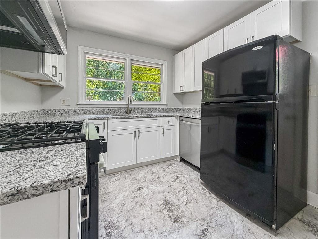 3 bedroom, 2 bathroom, 1,687 sq ft single family residence for sale at 106 Larose Circle, Marietta, GA 30060 — photo 6