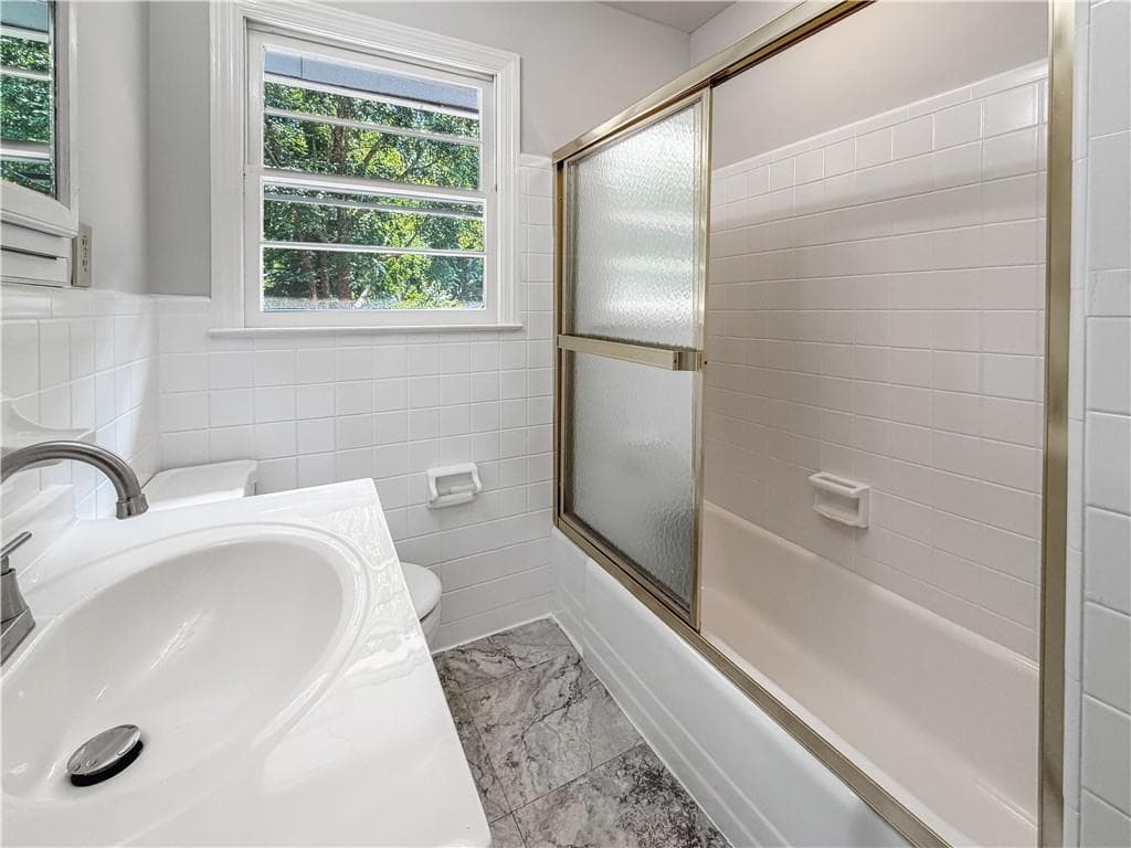 3 bedroom, 2 bathroom, 1,687 sq ft single family residence for sale at 106 Larose Circle, Marietta, GA 30060 — photo 7