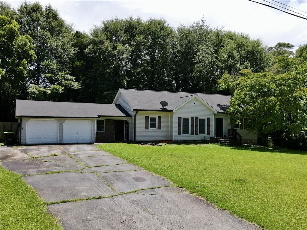 3 bedroom, 2 bathroom, 1,590 sq ft single family residence under contract at 416 S Candler Street, Villa Rica, GA 30180