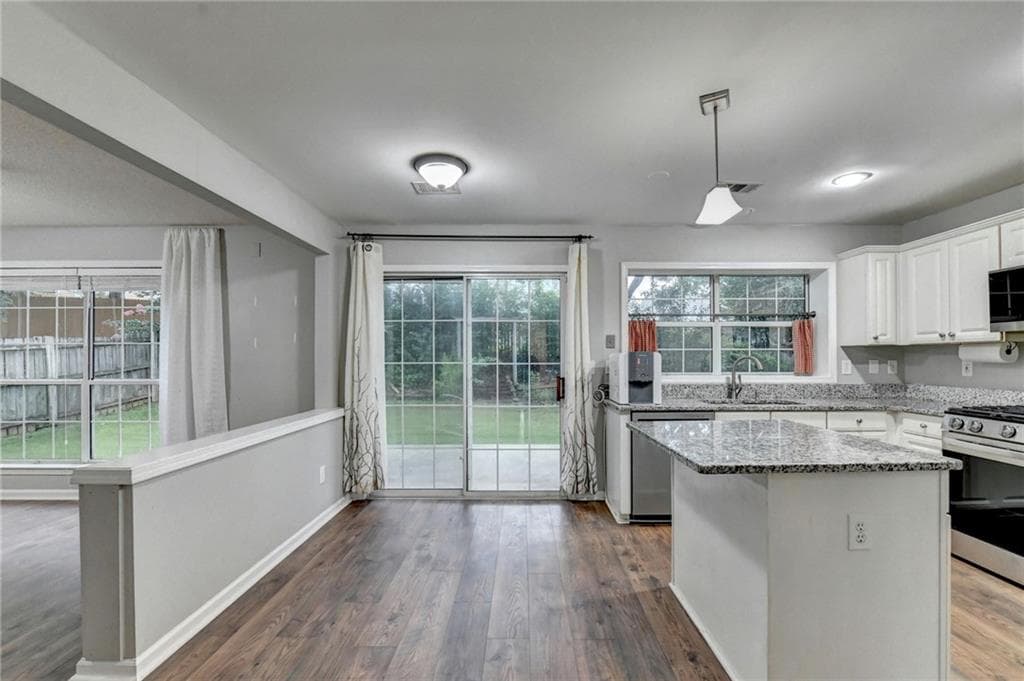 4 bedroom, 3 bathroom, 2,168 sq ft single family residence for sale at 525 Barsham Way, Johns Creek, GA 30097 — photo 7