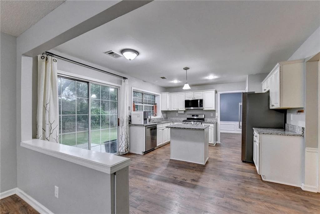 4 bedroom, 3 bathroom, 2,168 sq ft single family residence for sale at 525 Barsham Way, Johns Creek, GA 30097 — photo 8