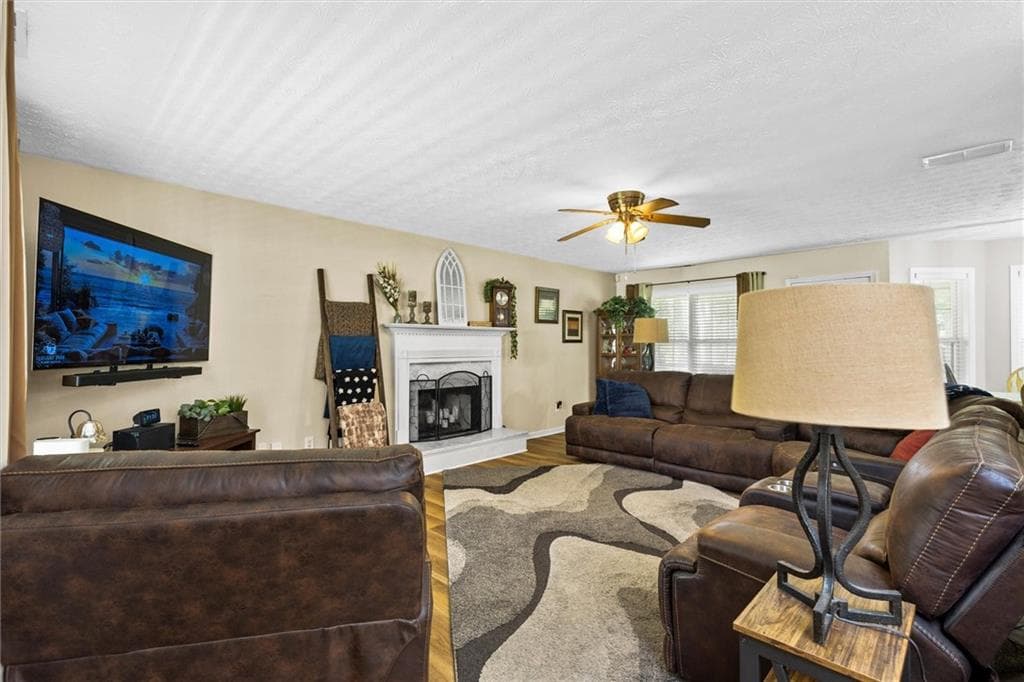 3 bedroom, 3 bathroom, 2,155 sq ft single family residence for sale at 1660 Burnt Oak Way, Dacula, GA 30019 — photo 3