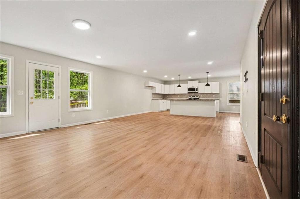 3 bedroom, 2 bathroom, 1,530 sq ft single family residence for sale at 3165 Beaver Drive, Douglasville, GA 30135 — photo 5