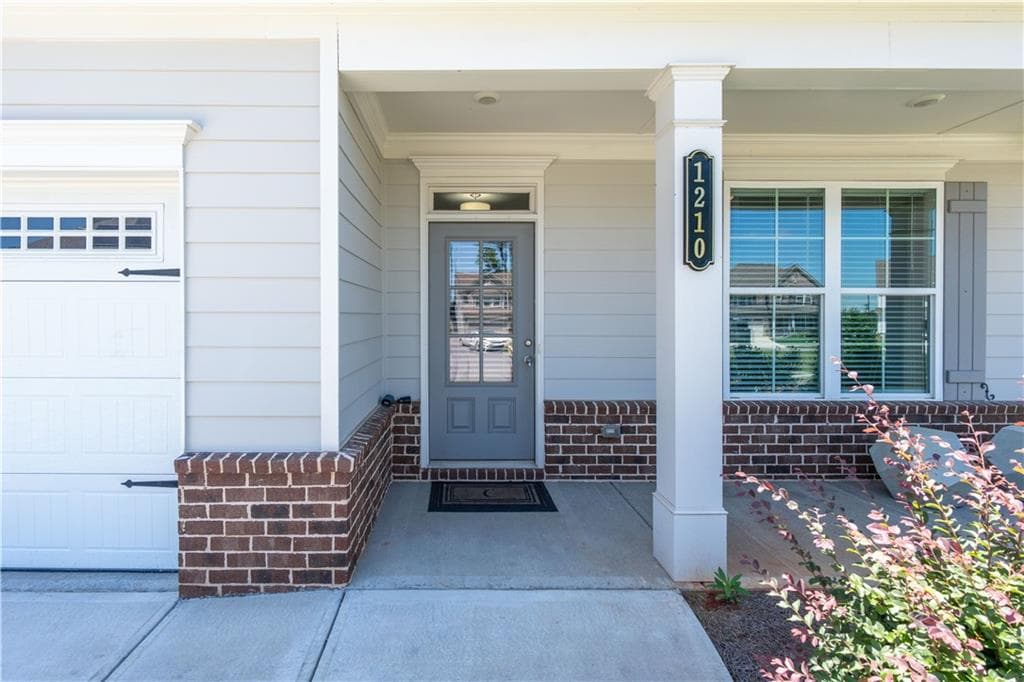 4 bedroom, 4 bathroom, 2,932 sq ft single family residence for sale at 1210 Baynes Creek Drive, Suwanee, GA 30024 — photo 4