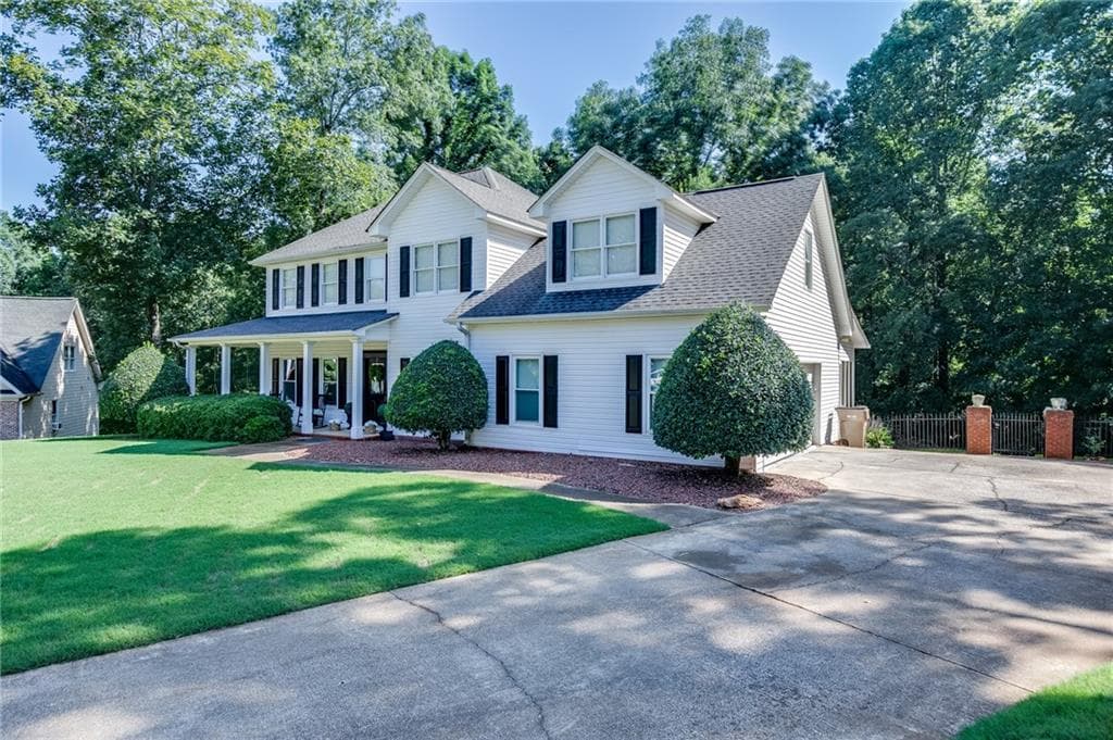4 bedroom, 4 bathroom, 3,821 sq ft single family residence for sale at 4020 Derby Drive, Gainesville, GA 30507 — photo 3