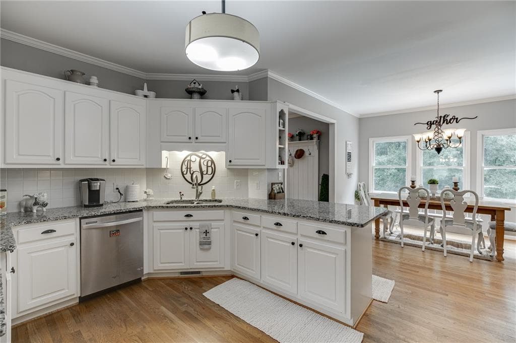 4 bedroom, 4 bathroom, 3,821 sq ft single family residence for sale at 4020 Derby Drive, Gainesville, GA 30507 — photo 9
