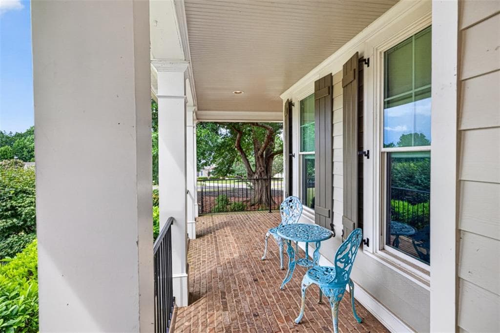 4 bedroom, 4 bathroom, 6,425 sq ft single family residence for sale at 5704 Avalon Commons Way, Clermont, GA 30527 — photo 6