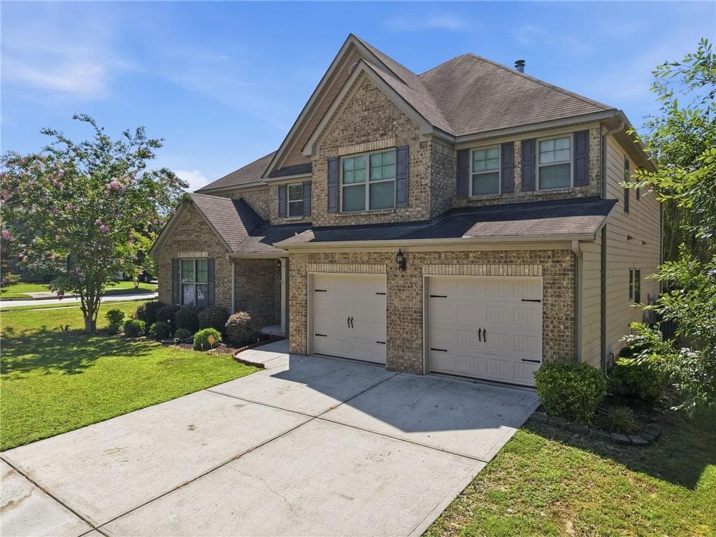 5 bedroom, 6 bathroom, 3,882 sq ft single family residence for sale at 681 Langley Farms Drive, Loganville, GA 30052 — photo 4