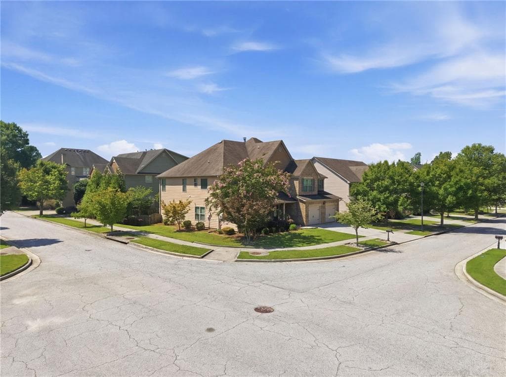 5 bedroom, 6 bathroom, 3,882 sq ft single family residence for sale at 681 Langley Farms Drive, Loganville, GA 30052 — photo 5
