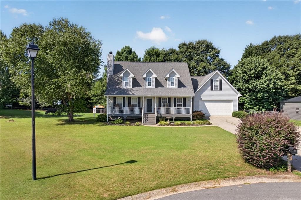 3 bedroom, 4 bathroom, 2,177 sq ft single family residence for sale at 481 Lisa Circle, Winder, GA 30680 — photo 3