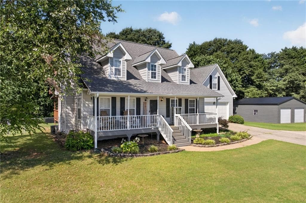 3 bedroom, 4 bathroom, 2,177 sq ft single family residence for sale at 481 Lisa Circle, Winder, GA 30680 — photo 5