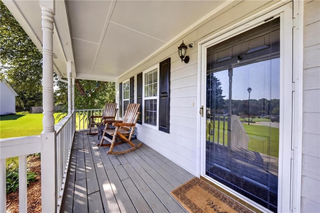 3 bedroom, 4 bathroom, 2,177 sq ft single family residence for sale at 481 Lisa Circle, Winder, GA 30680 — photo 7