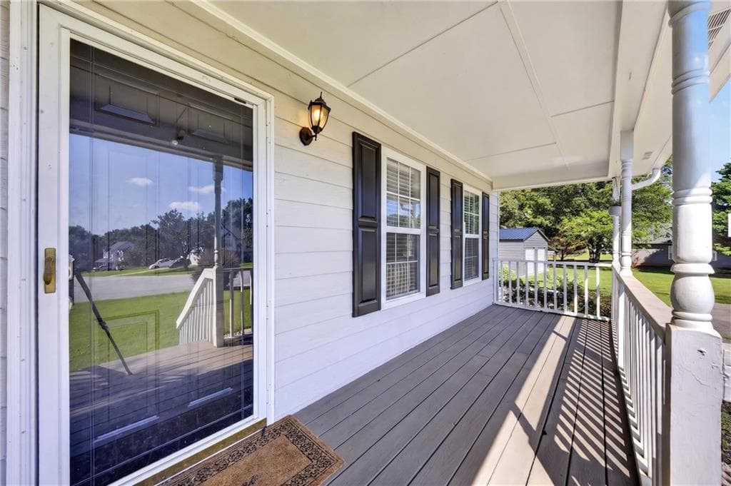 3 bedroom, 4 bathroom, 2,177 sq ft single family residence for sale at 481 Lisa Circle, Winder, GA 30680 — photo 8
