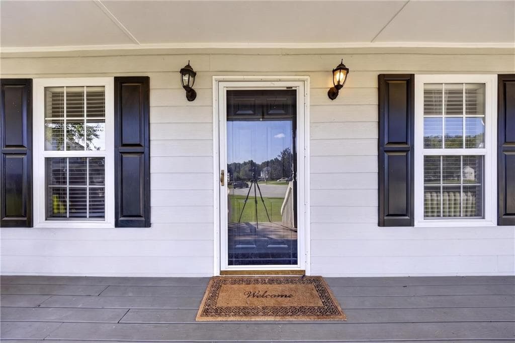 3 bedroom, 4 bathroom, 2,177 sq ft single family residence for sale at 481 Lisa Circle, Winder, GA 30680 — photo 9