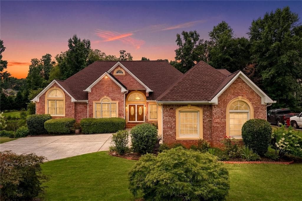 5 bedroom, 4 bathroom, 5,837 sq ft single family residence under contract at 4940 Highland Lake Drive, South Fulton, GA 30349 — photo 2