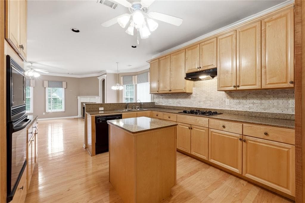 5 bedroom, 4 bathroom, 5,837 sq ft single family residence under contract at 4940 Highland Lake Drive, South Fulton, GA 30349 — photo 6