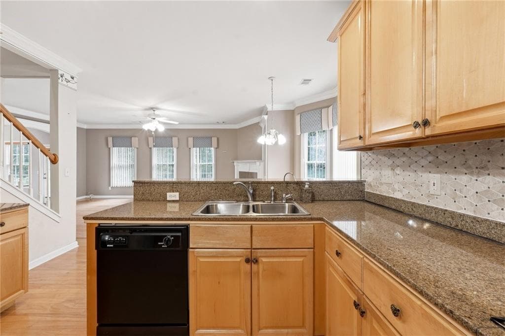 5 bedroom, 4 bathroom, 5,837 sq ft single family residence under contract at 4940 Highland Lake Drive, South Fulton, GA 30349 — photo 8