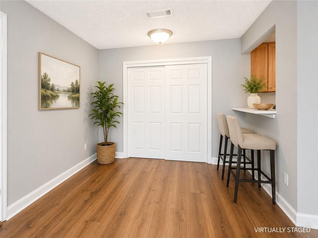 2 bedroom, 2 bathroom, 949 sq ft condominium for sale at 2657 Lenox Road N 181, Atlanta, GA 30324 — photo 3