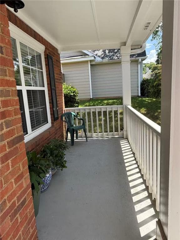 3 bedroom, 3 bathroom, 2,073 sq ft single family residence under contract at 2611 Watercrest Court, Marietta, GA 30062 — photo 3