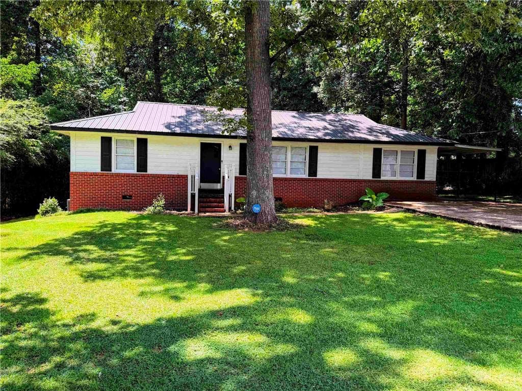 3 bedroom, 2 bathroom, 1,430 sq ft single family residence for sale at 105 Dogwood Drive, LaGrange, GA 30241