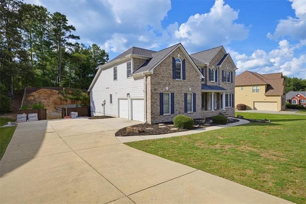 5 bedroom, 4 bathroom, 4,053 sq ft single family residence for sale at 1841 River Crest Way, Lawrenceville, GA 30045 — photo 3