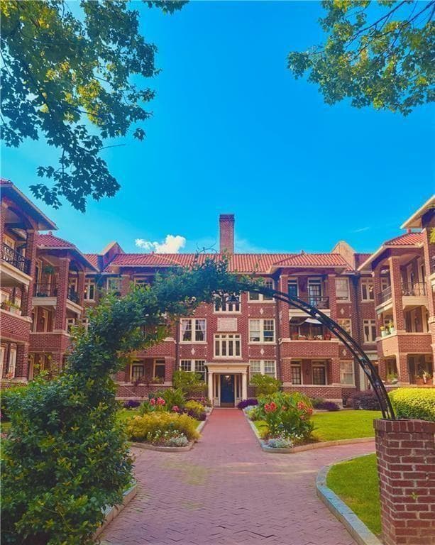 2 bedroom, 1 bathroom, 1,005 sq ft condominium for rent at 198 Ponce De Leon Avenue 3A, Atlanta, GA 30308 for $2,750 a month — photo 1 of 16