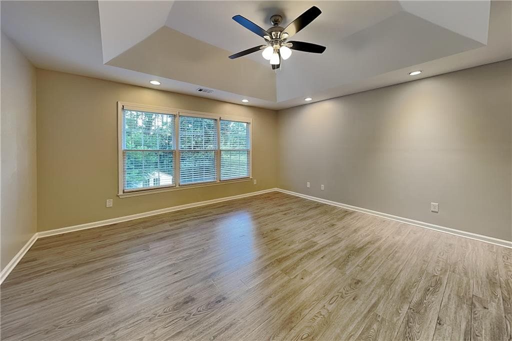 4 bedroom, 3 bathroom, 2,644 sq ft single family residence for rent at 5404 Oxford Chase Way, Dunwoody, GA 30338 for $3,400 a month — photo 9