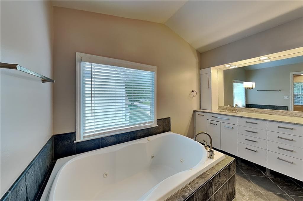 4 bedroom, 3 bathroom, 2,644 sq ft single family residence for rent at 5404 Oxford Chase Way, Dunwoody, GA 30338 for $3,400 a month — photo 10