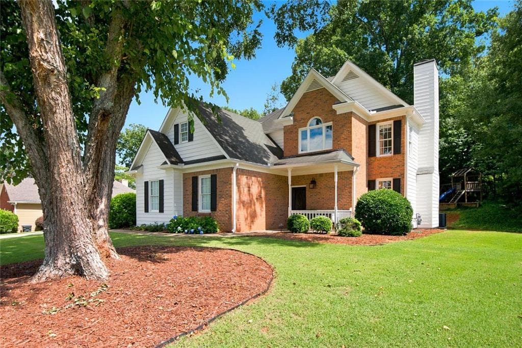 3 bedroom, 3 bathroom, 1,956 sq ft single family residence for sale at 4075 Briar Meadows View, Cumming, GA 30040 — photo 3