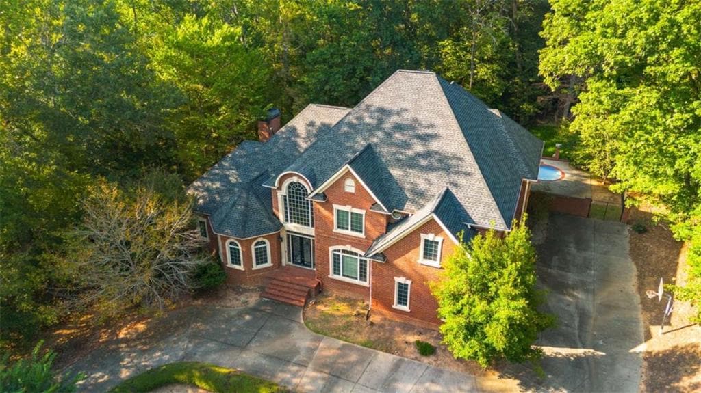 6 bedroom, 6 bathroom, 9,251 sq ft single family residence under contract at 1670 Riverside Road, Roswell, GA 30076 — photo 2