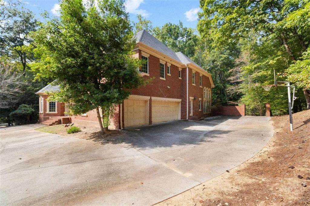 6 bedroom, 6 bathroom, 9,251 sq ft single family residence under contract at 1670 Riverside Road, Roswell, GA 30076 — photo 5