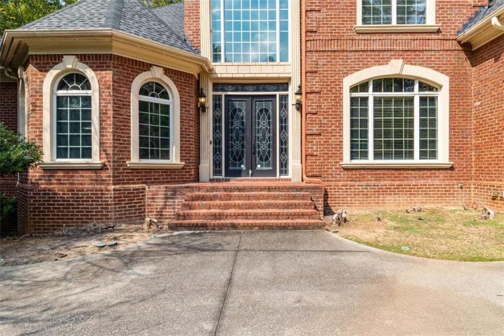 6 bedroom, 6 bathroom, 9,251 sq ft single family residence under contract at 1670 Riverside Road, Roswell, GA 30076 — photo 6