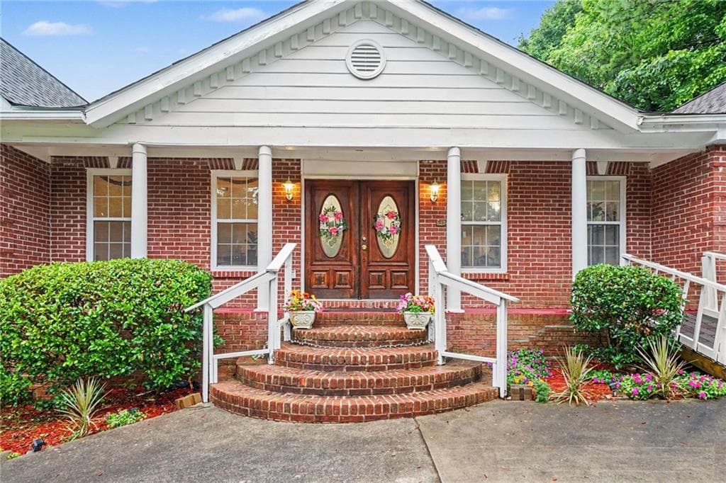4 bedroom, 3 bathroom, 2,649 sq ft single family residence for sale at 5667 Miller Grove Road, Lithonia, GA 30058 — photo 2