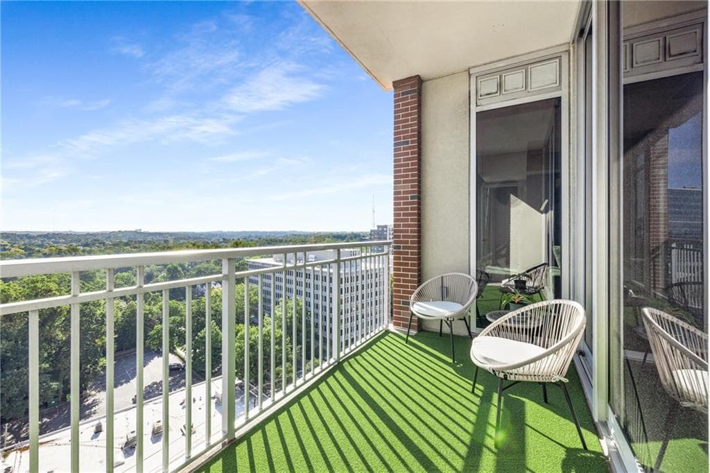 2 bedroom, 3 bathroom, 1,391 sq ft condominium for sale at 1820 Peachtree Street 1205, Atlanta, GA 30309 — photo 7