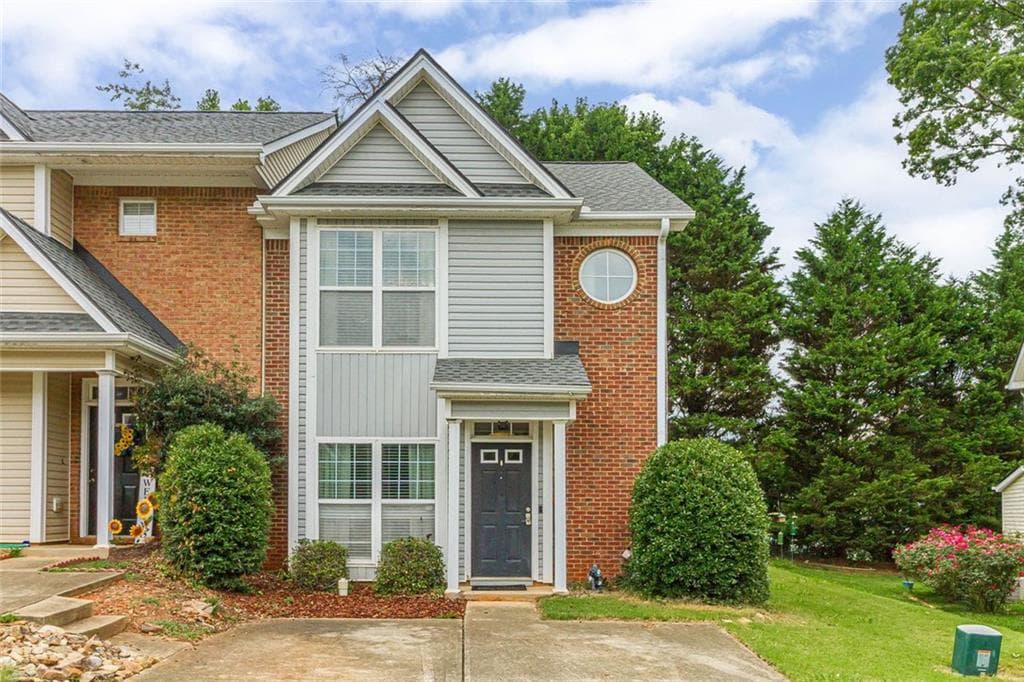 2 bedroom, 3 bathroom, 1,300 sq ft townhouse for sale at 35 Pearl Chambers Drive, Dawsonville, GA 30534 — photo 1 of 24