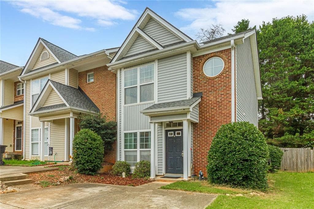 2 bedroom, 3 bathroom, 1,300 sq ft townhouse for sale at 35 Pearl Chambers Drive, Dawsonville, GA 30534 — photo 2