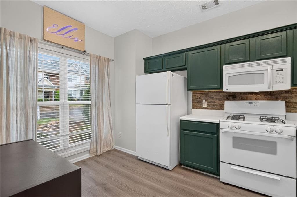 2 bedroom, 3 bathroom, 1,300 sq ft townhouse for sale at 35 Pearl Chambers Drive, Dawsonville, GA 30534 — photo 3