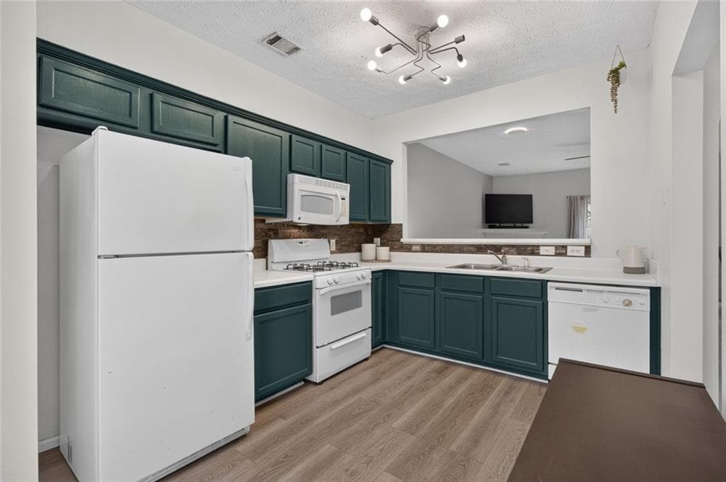2 bedroom, 3 bathroom, 1,300 sq ft townhouse for sale at 35 Pearl Chambers Drive, Dawsonville, GA 30534 — photo 4