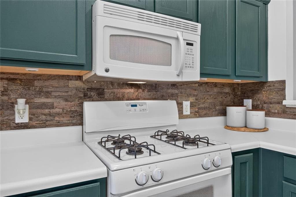 2 bedroom, 3 bathroom, 1,300 sq ft townhouse for sale at 35 Pearl Chambers Drive, Dawsonville, GA 30534 — photo 6