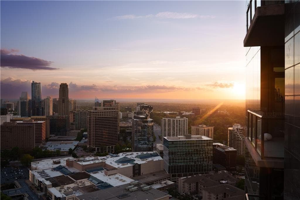 3 bedroom, 4 bathroom, 3,600 sq ft condominium sold at 3630 Peachtree Road #3302, Atlanta, GA 30326