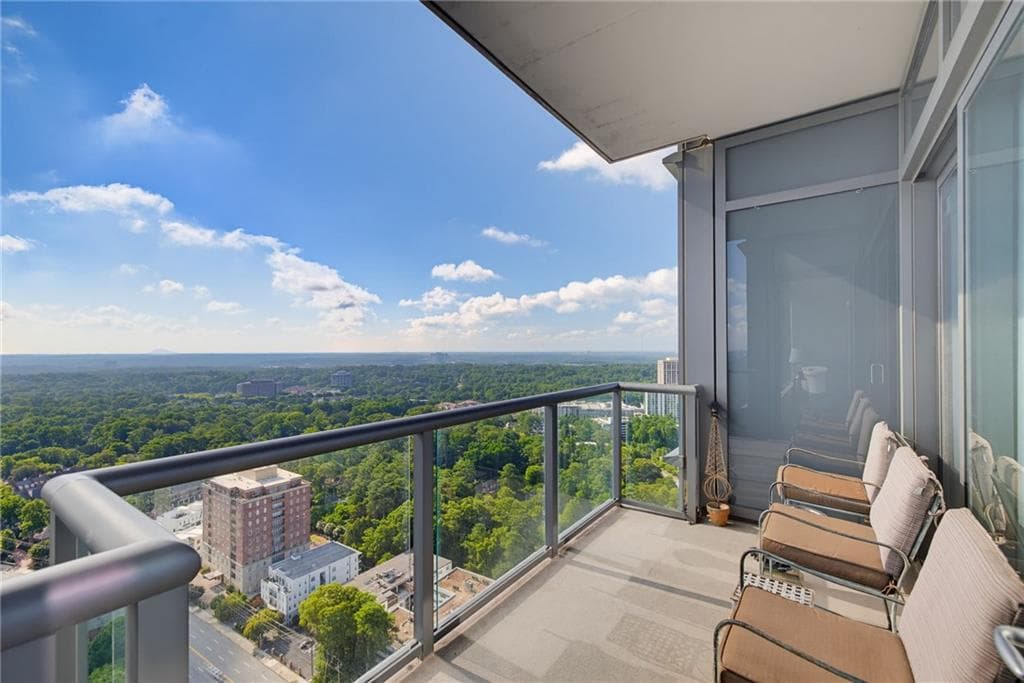 1 bedroom, 2 bathroom, 1,315 sq ft condominium under contract at 3630 Peachtree Road 2606, Atlanta, GA 30326 — photo 6