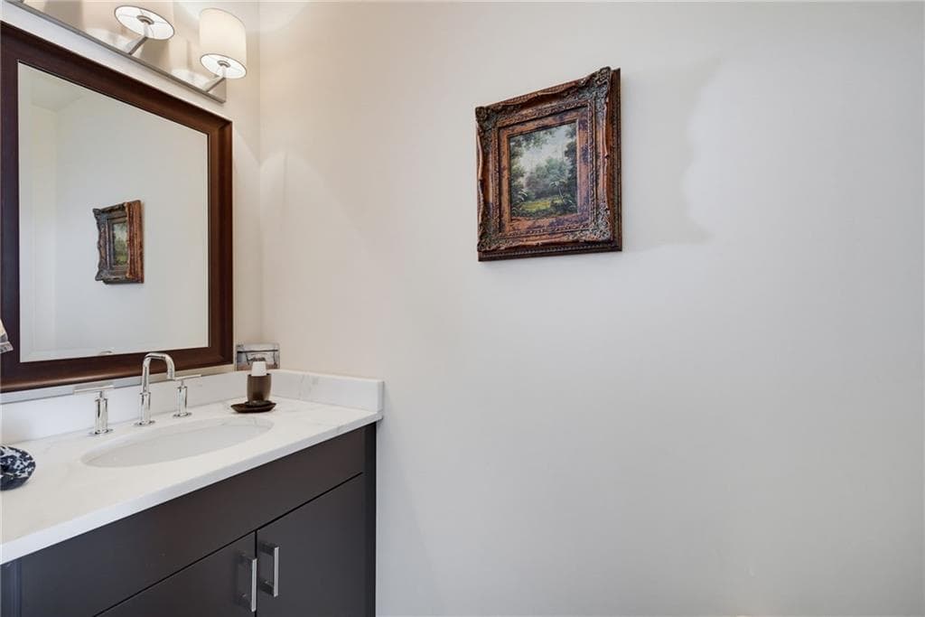 1 bedroom, 2 bathroom, 1,315 sq ft condominium under contract at 3630 Peachtree Road 2606, Atlanta, GA 30326 — photo 10